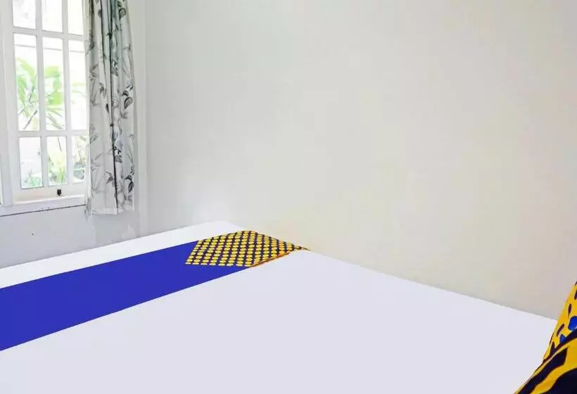 Hotelli Spot On 91551 Gwen Syariah Homestay