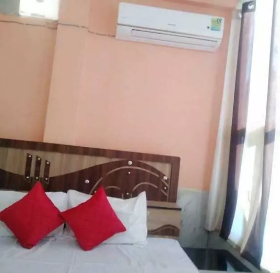 ホテル O Peeush Rao Rooms & Meeting Hall