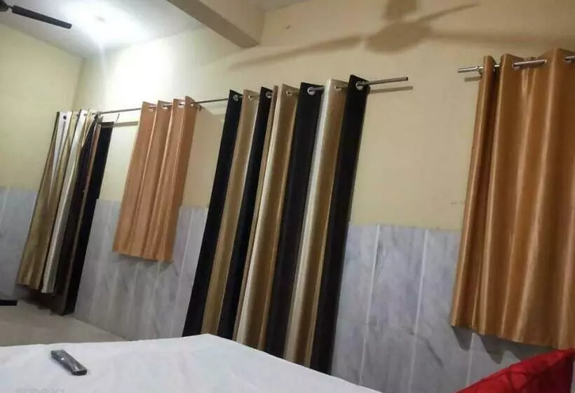 ホテル O Peeush Rao Rooms & Meeting Hall