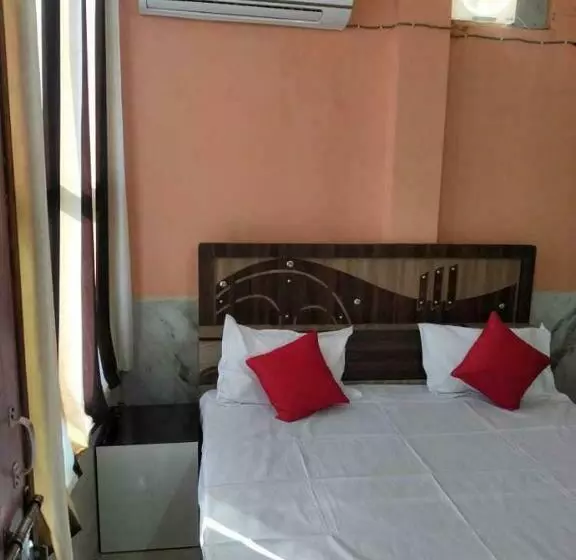 ホテル O Peeush Rao Rooms & Meeting Hall