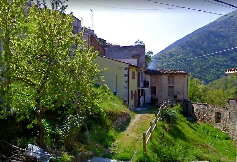 Logement Avec Parking Et Terrasse Devant La Maison, Très Jolie Vue