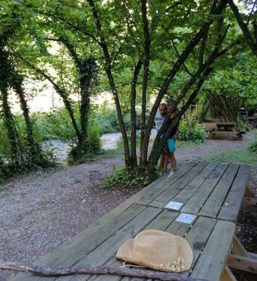 Logement Avec Parking Et Terrasse Devant La Maison, Très Jolie Vue