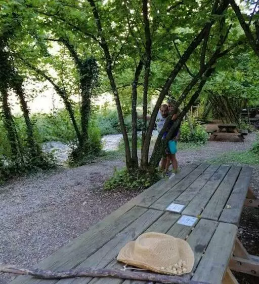 Logement Avec Parking Et Terrasse Devant La Maison, Très Jolie Vue