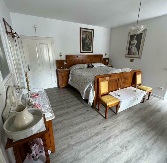 פנסיון Palazzo Cervesato: Camera Regina Margherita