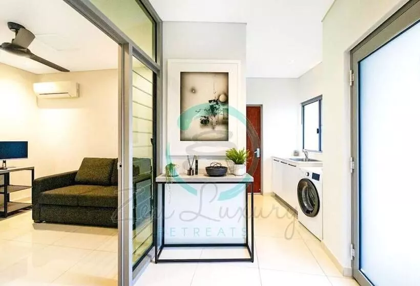 Zen Arctic Luxury 2 Story T/house + Pool & Markets