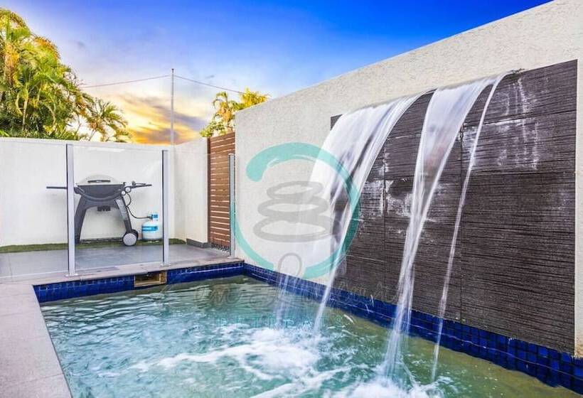 Zen Arctic Luxury 2 Story T/house + Pool & Markets