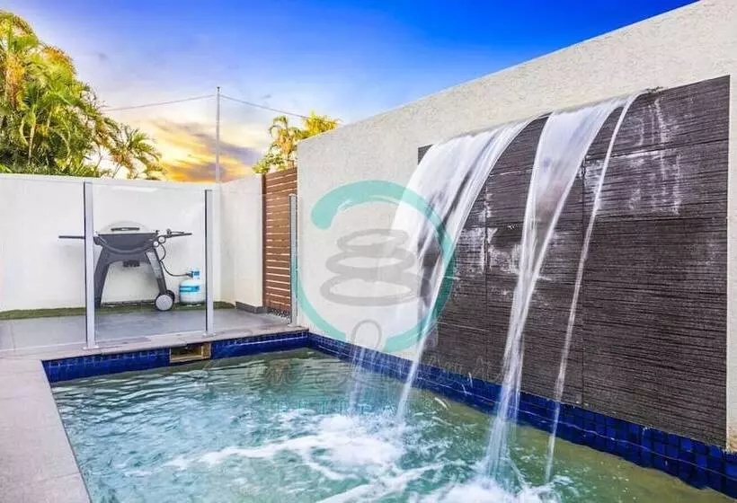 Zen Arctic Luxury 2 Story T/house + Pool & Markets