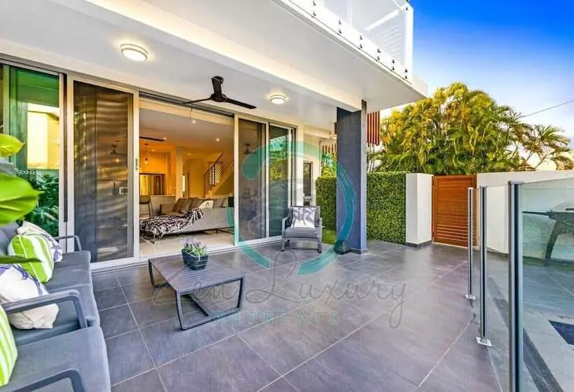 Zen Arctic Luxury 2 Story T/house + Pool & Markets