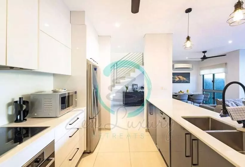 Zen Arctic Luxury 2 Story T/house + Pool & Markets