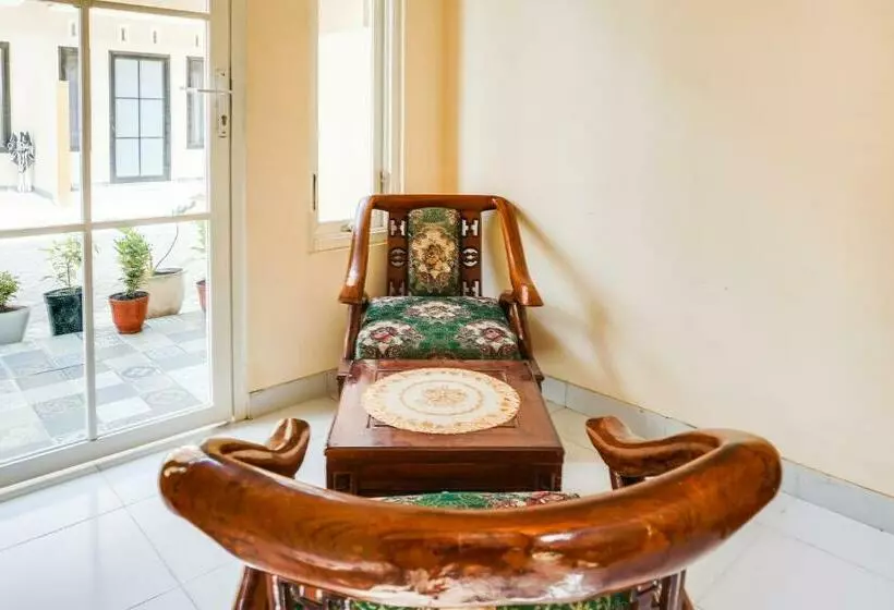 ホテル Oyo 91569 Omah Wijaya Kusuma Syariah