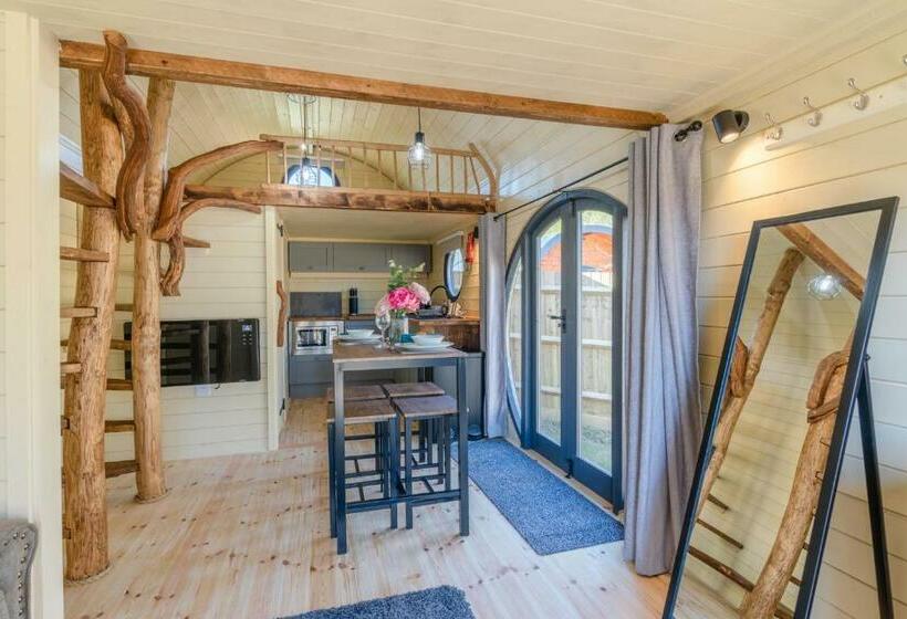 Laburnum Farm Estate