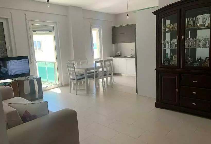 Lovely And Spacious 2 Bed Room Home In Great Location
