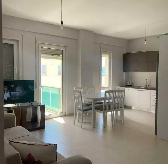 Lovely And Spacious 2 Bed Room Home In Great Location