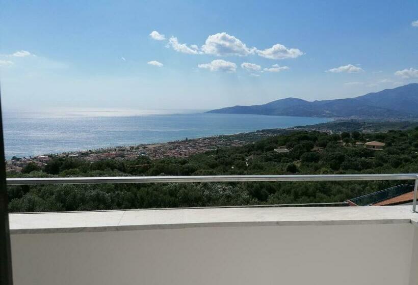 פנסיון Farmamia