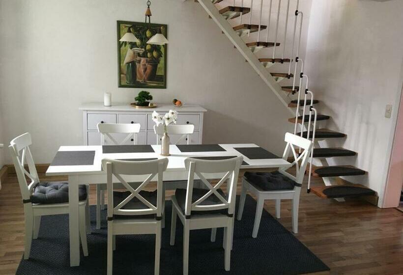 Schöne Große Wohnung, Terrasse, Kamin, Parkplatz, 2 Schlafzimmer