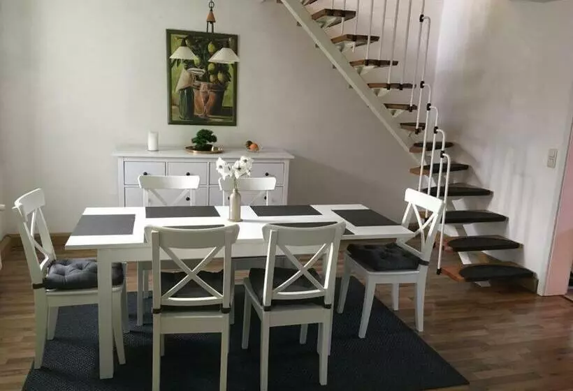 Schöne Große Wohnung, Terrasse, Kamin, Parkplatz, 2 Schlafzimmer