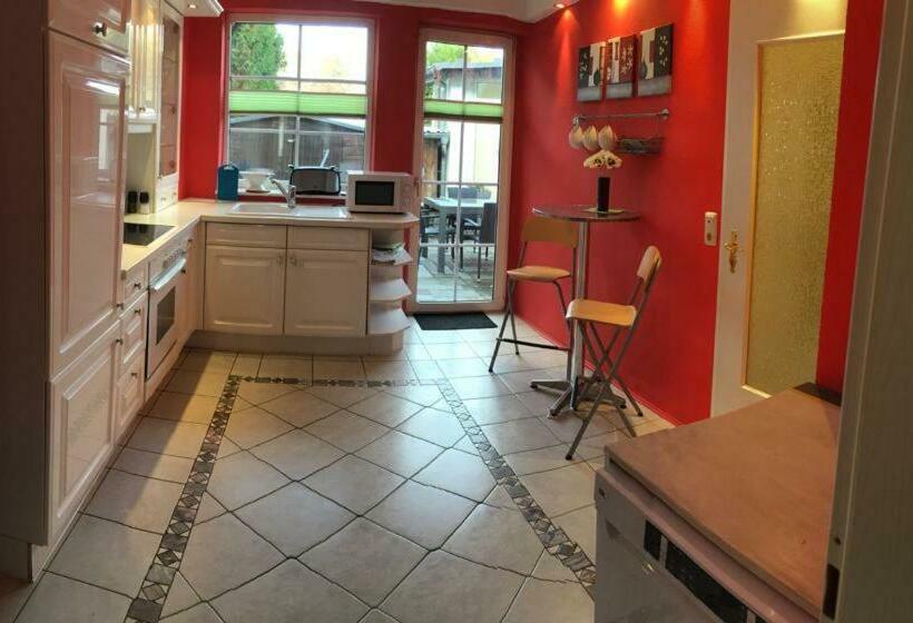 Schöne Große Wohnung, Terrasse, Kamin, Parkplatz, 2 Schlafzimmer