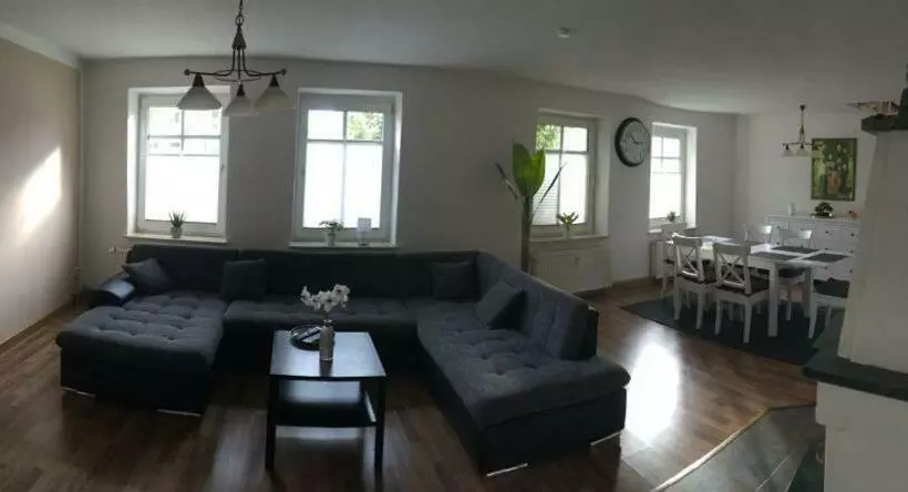 Schöne Große Wohnung, Terrasse, Kamin, Parkplatz, 2 Schlafzimmer