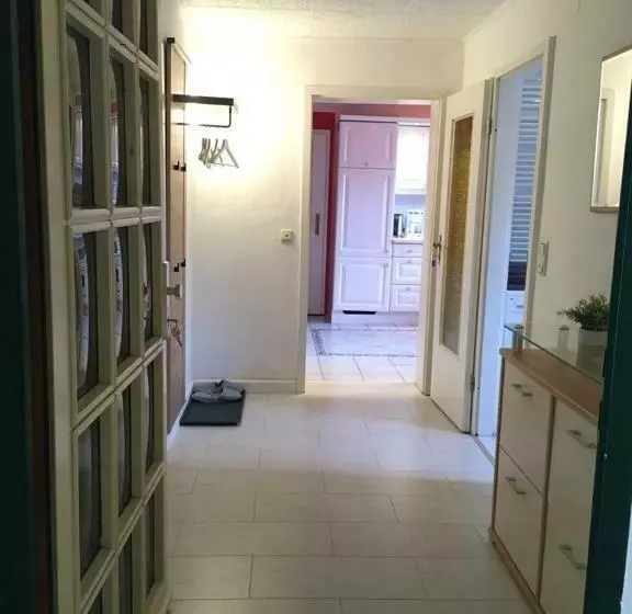 Schöne Große Wohnung, Terrasse, Kamin, Parkplatz, 2 Schlafzimmer