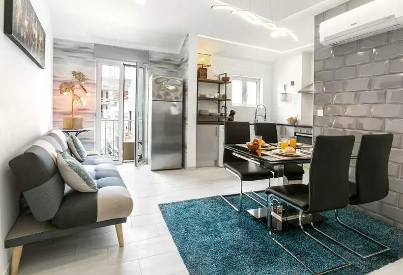 Beach Alley Apartment