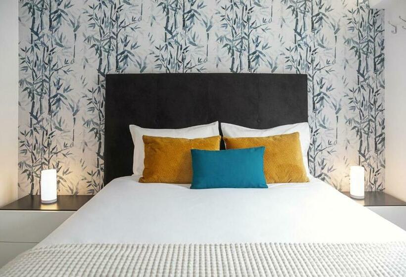 Beach Alley Apartment