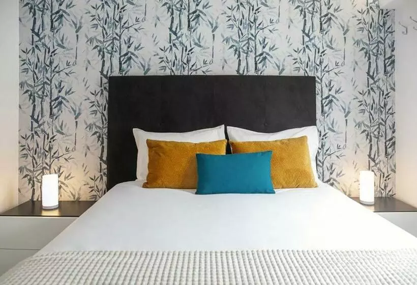 Beach Alley Apartment