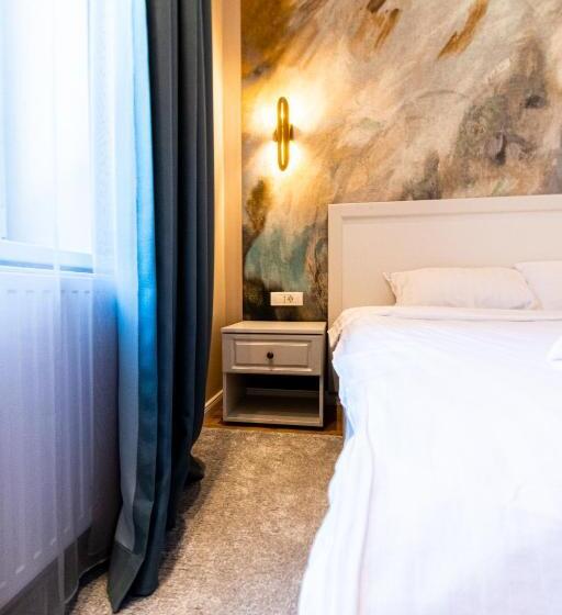 Black Gate Quiet Studio In The Heart Of Old Town With Free Private Secured Parking