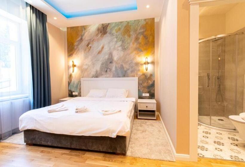 Black Gate Quiet Studio In The Heart Of Old Town With Free Private Secured Parking