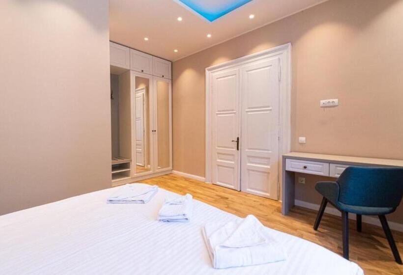 Black Gate Quiet Studio In The Heart Of Old Town With Free Private Secured Parking