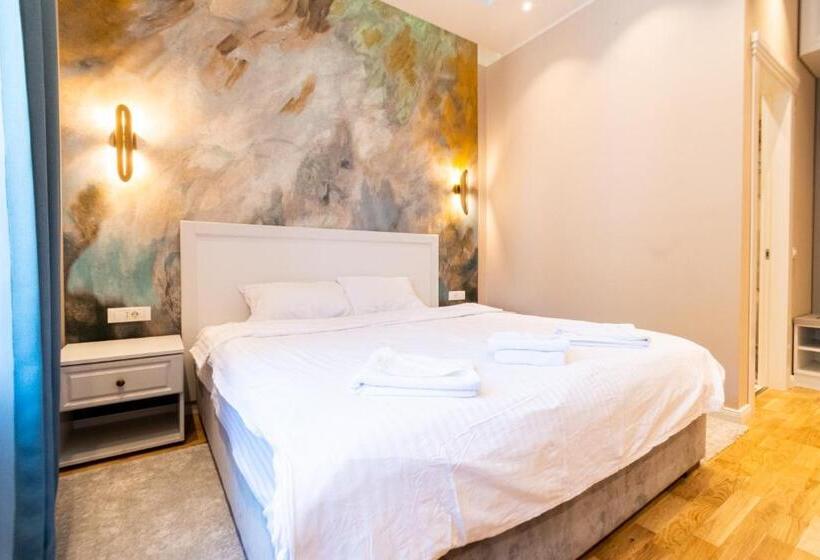 Black Gate Quiet Studio In The Heart Of Old Town With Free Private Secured Parking