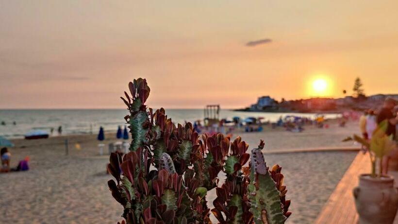 Donna Beatrice Amare Beach House