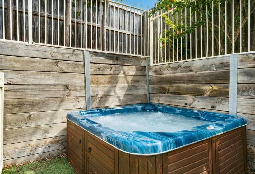 Cowes Family Retreat