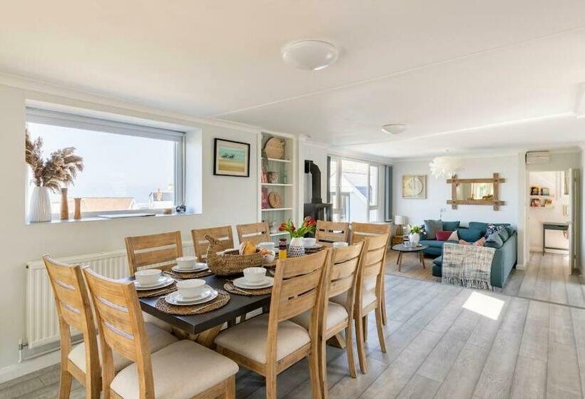 Luxury Family Beachside Home Inc Hot Tub & Parking