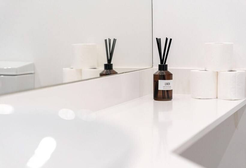 The Elegant Lagos Holiday Apartment By Ideal Homes