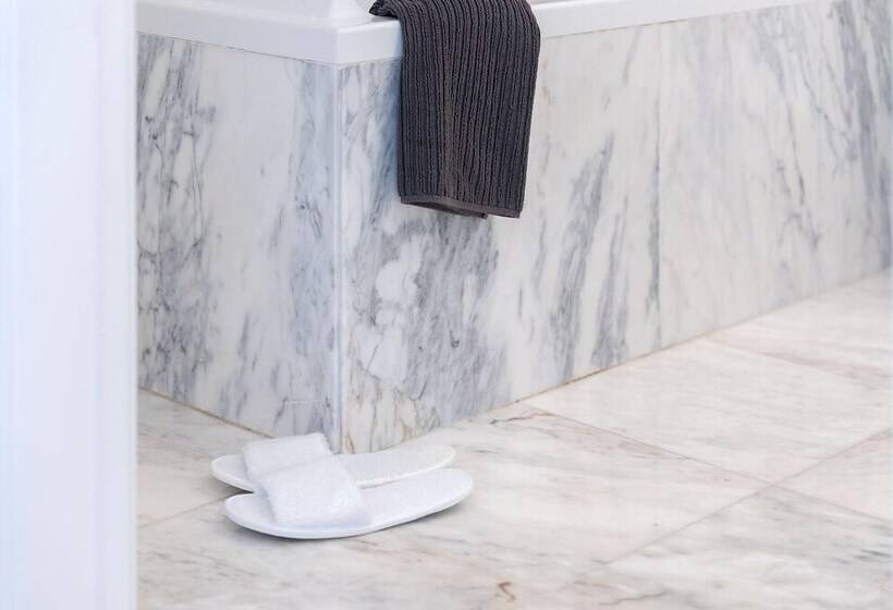 The Elegant Lagos Holiday Apartment By Ideal Homes