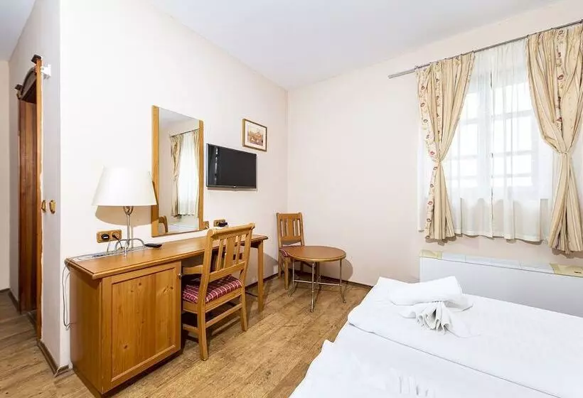 Gastland M1 Hotel & Conference Center