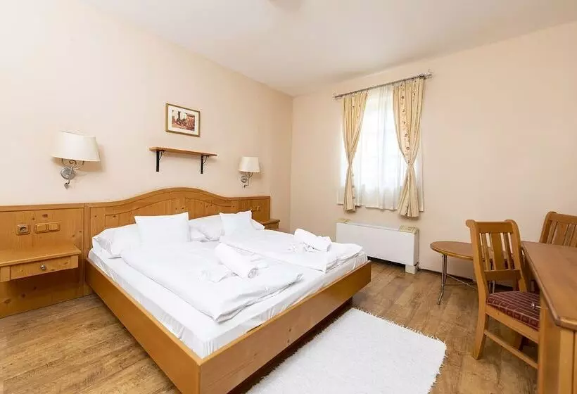 Gastland M1 Hotel & Conference Center