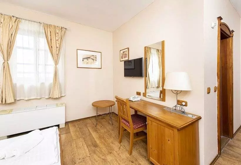 Gastland M1 Hotel & Conference Center