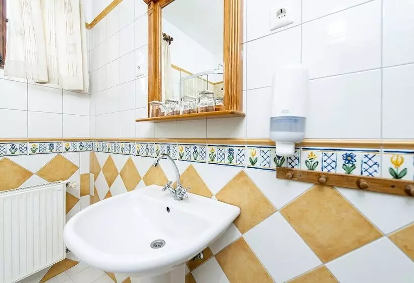 Gastland M1 Hotel & Conference Center