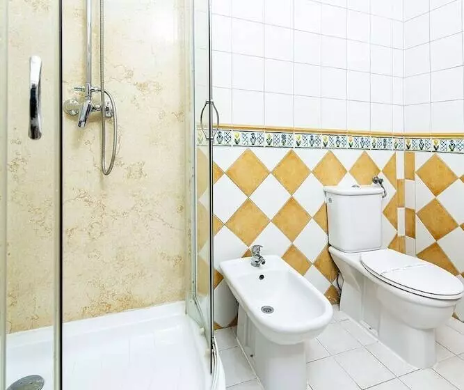 Gastland M1 Hotel & Conference Center