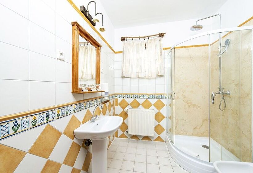 Gastland M1 Hotel & Conference Center