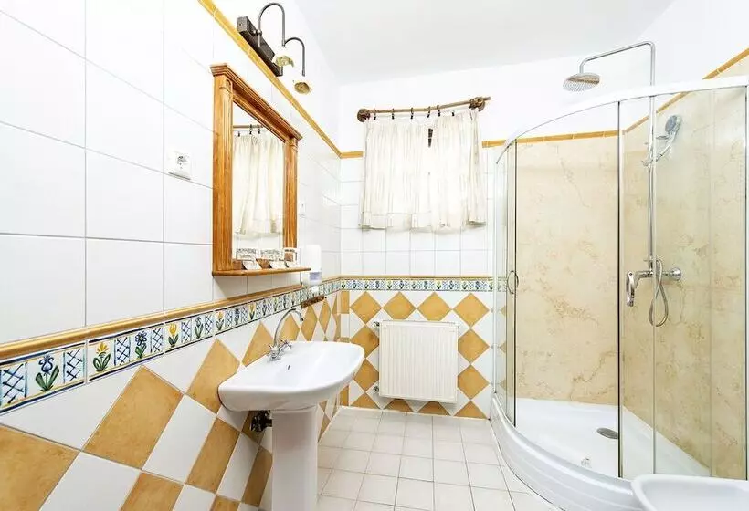 Gastland M1 Hotel & Conference Center