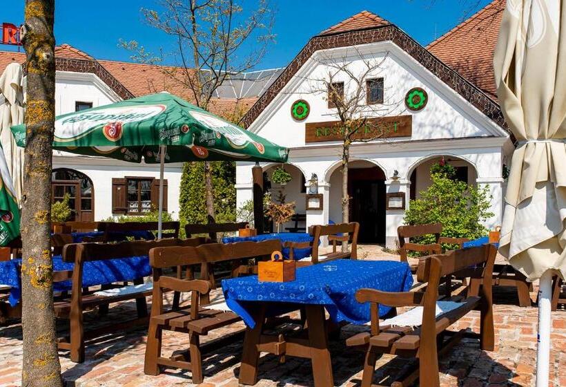 Gastland M1 Hotel & Conference Center