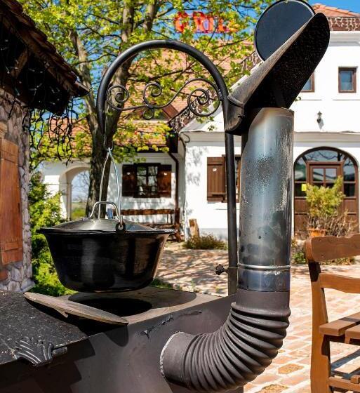 Gastland M1 Hotel & Conference Center