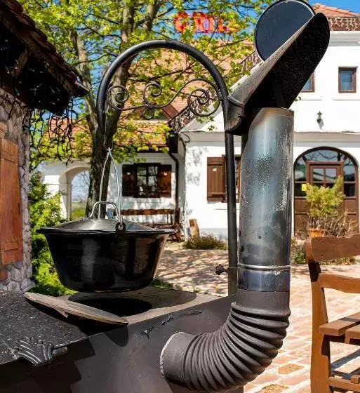 Gastland M1 Hotel & Conference Center