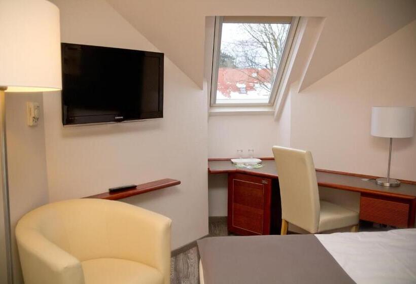 Отель Old Lake Golf