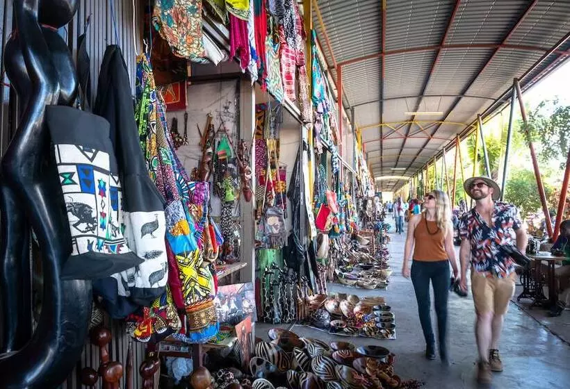 هتل Taita Falcon Lodge