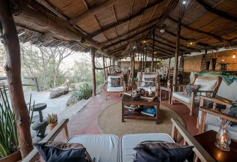 هتل Taita Falcon Lodge