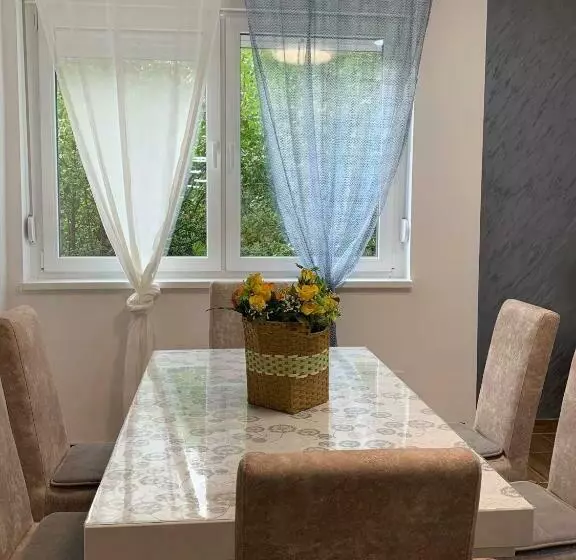 Apartman Slojevito