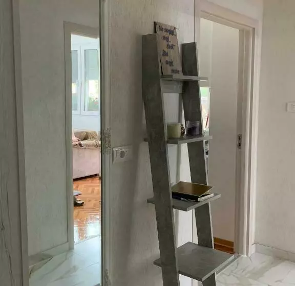 Apartman Slojevito